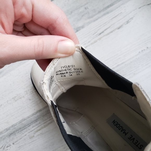 Steve Madden| Tyclone White Croc Bootie Size 7 - Picture 8 of 9